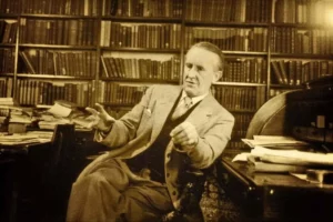 Tolkien sitting in his library on a chair, we talk in this article about eucatastrophe, How to create your campaign, 5 common failures of new RPG masters, reading brings a lot of insights into tabletop rpg